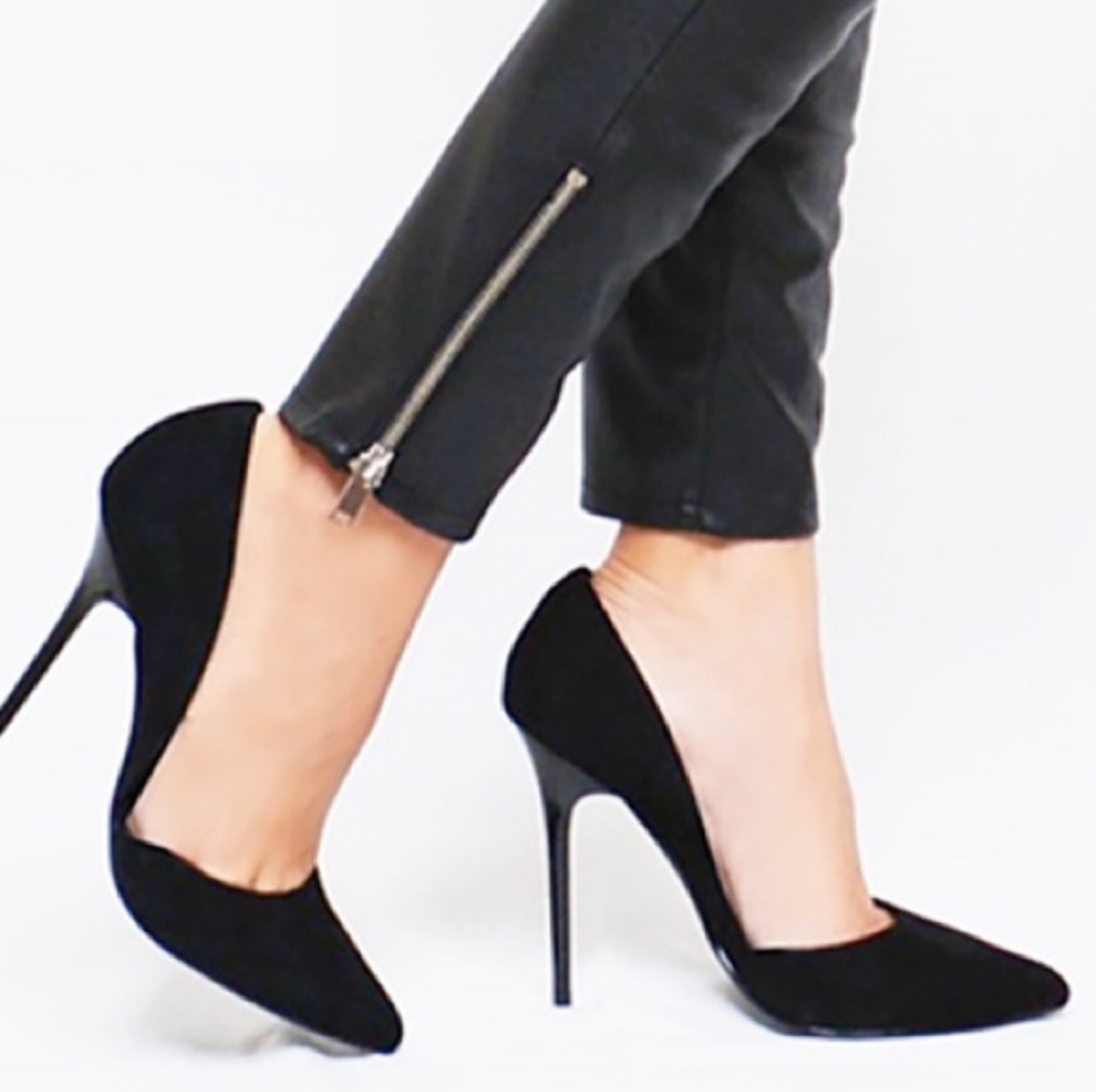 NIB Steve Madden Varcityy pointed toe black heels